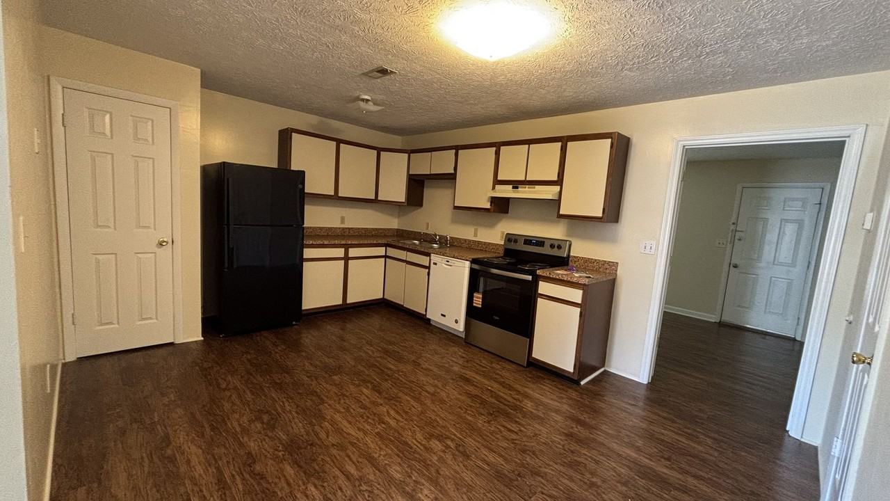 Updated Home Near Virginia Tech | Individual Leases - Photo 7 of 42
