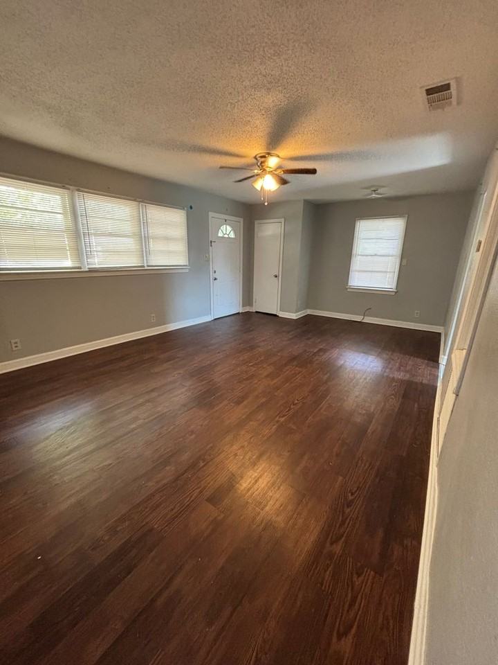 1520 James St - Photo 2 of 10