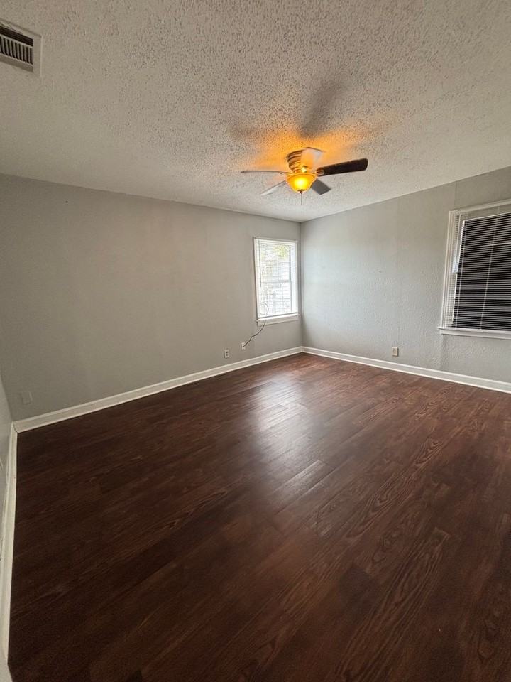 1520 James St - Photo 5 of 10