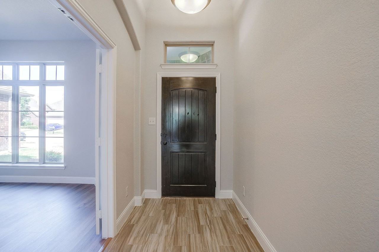 9737 Rio Frio Trl - Photo 3 of 21