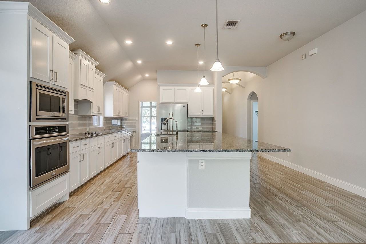 9737 Rio Frio Trl - Photo 7 of 21