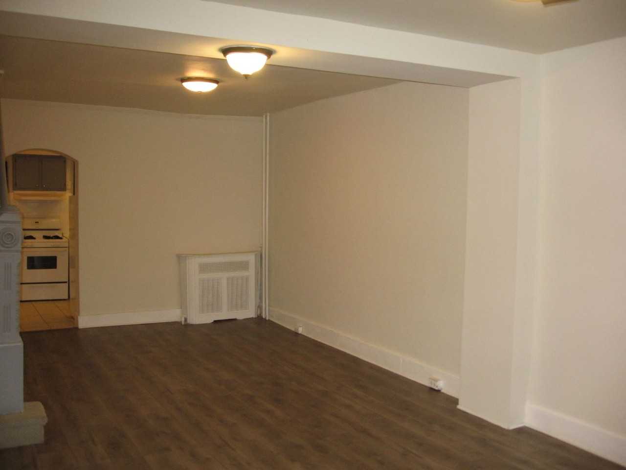 467 E Mechanic St - Photo 2 of 10