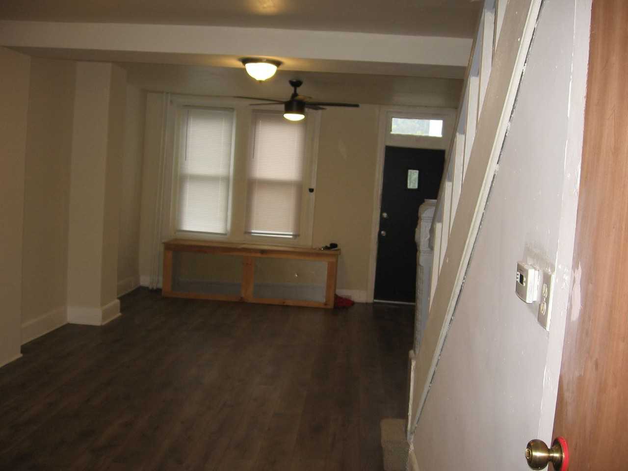 467 E Mechanic St - Photo 3 of 10
