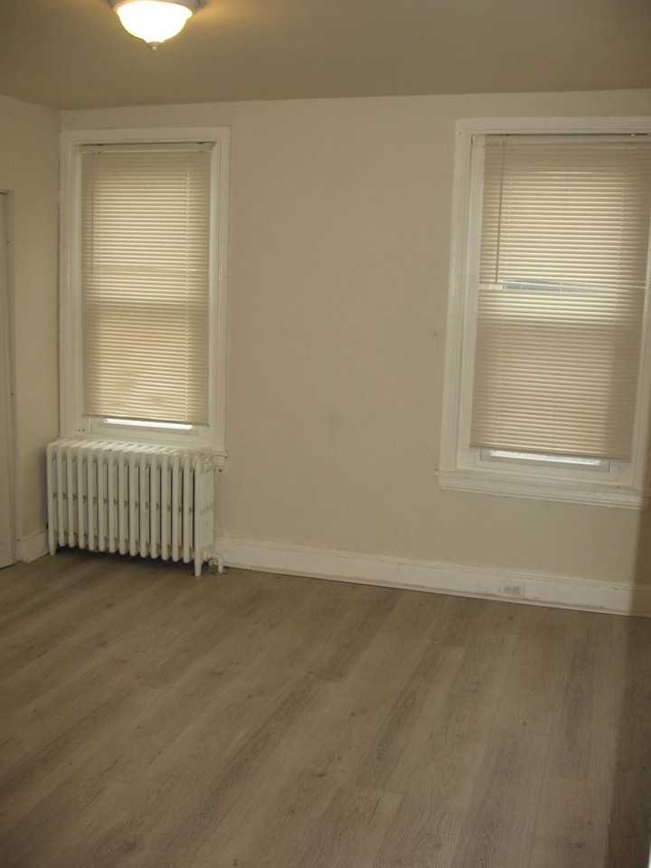 467 E Mechanic St - Photo 7 of 10
