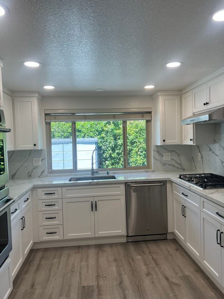 142 Hillview Dr - Photo 3 of 50
