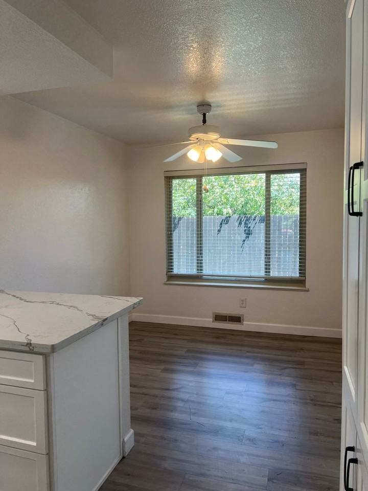 142 Hillview Dr - Photo 4 of 50