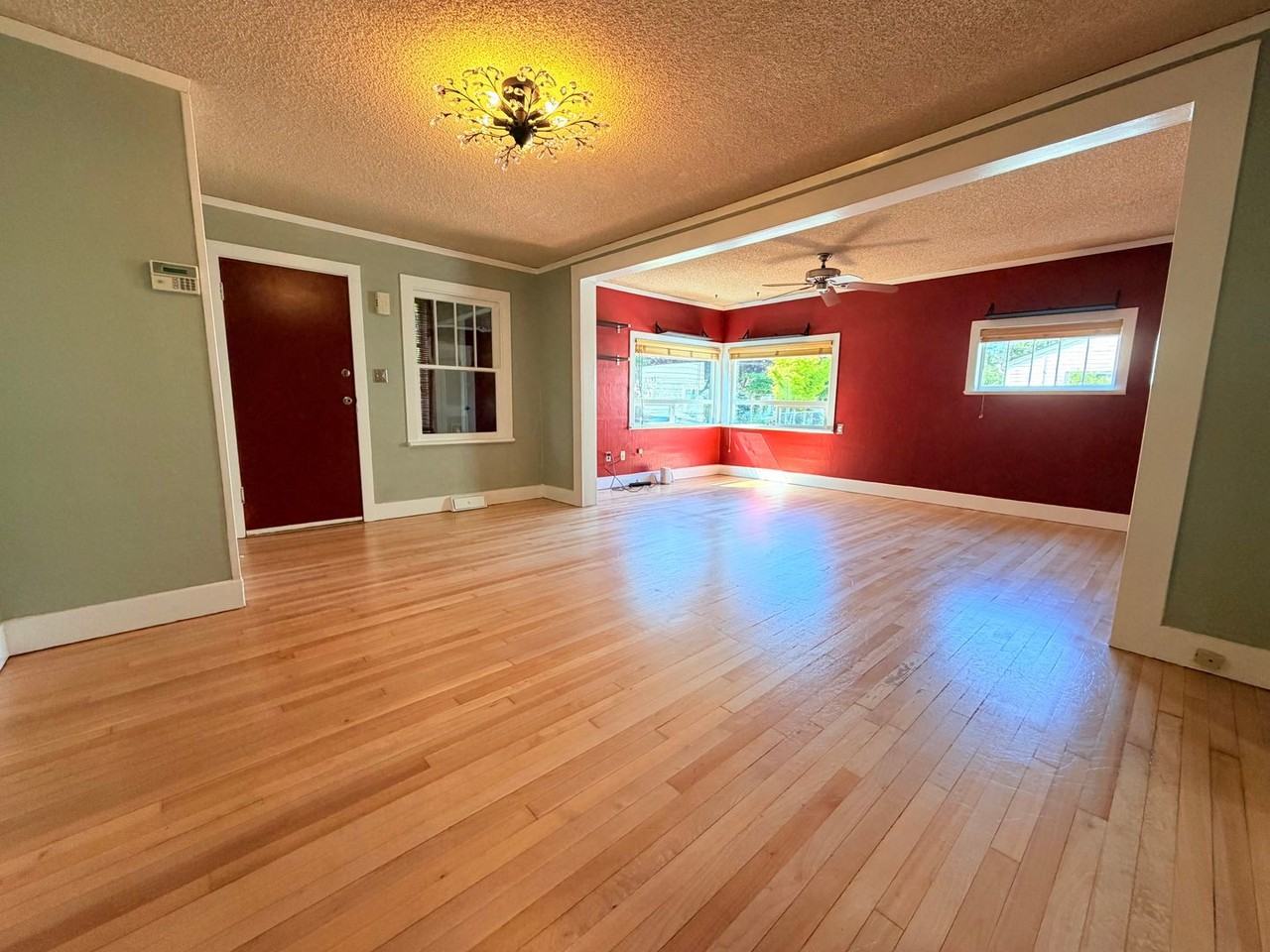8816 10th Ave Sw - Photo 5 of 31