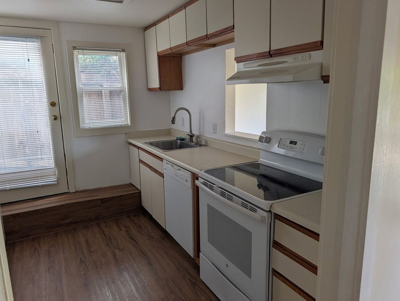 214 Kentucky St - Photo 3 of 5