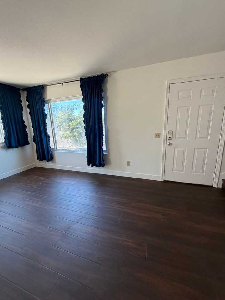 4077 Lake Blvd - Photo 4 of 43