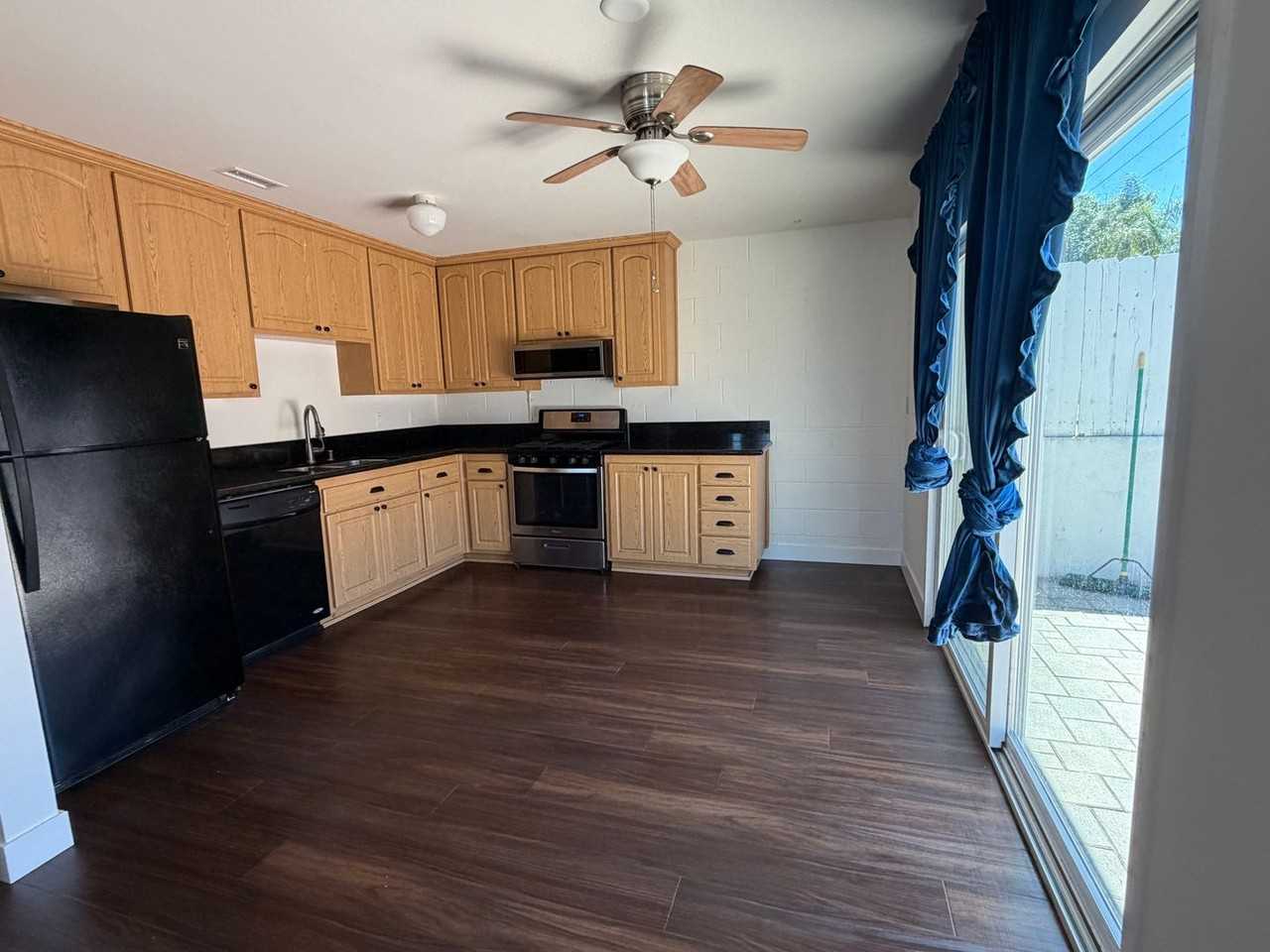 4077 Lake Blvd - Photo 6 of 43