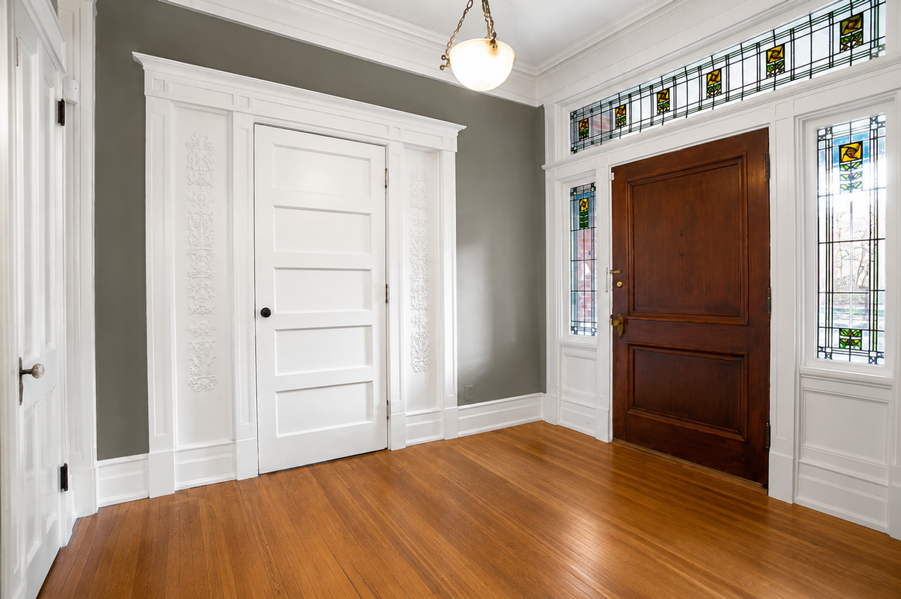 1432 Saint James Ct - Photo 2 of 12