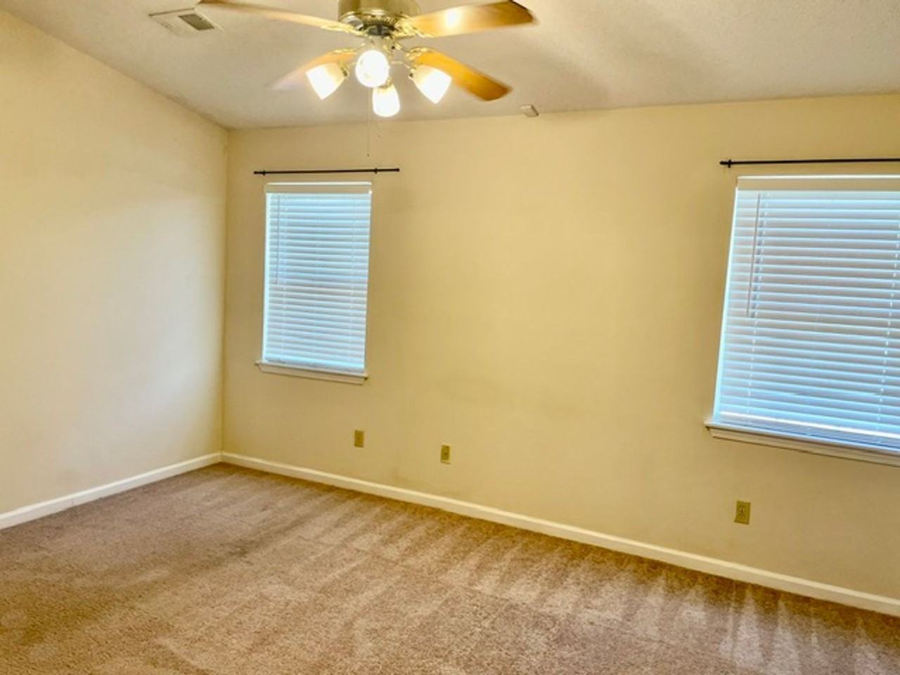 1428 Southern Gardens Dr - Photo 3 of 11