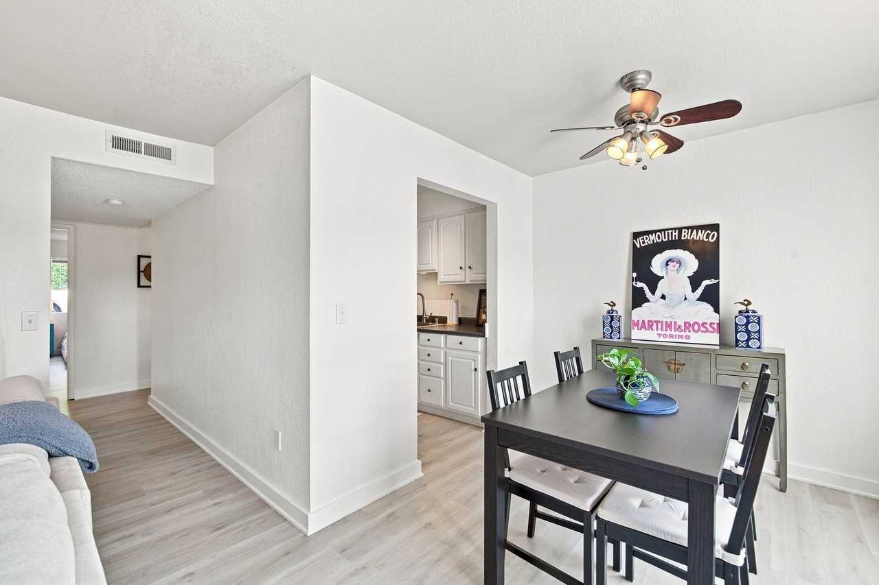 9926 Ne 116th St #302 - Photo 3 of 20