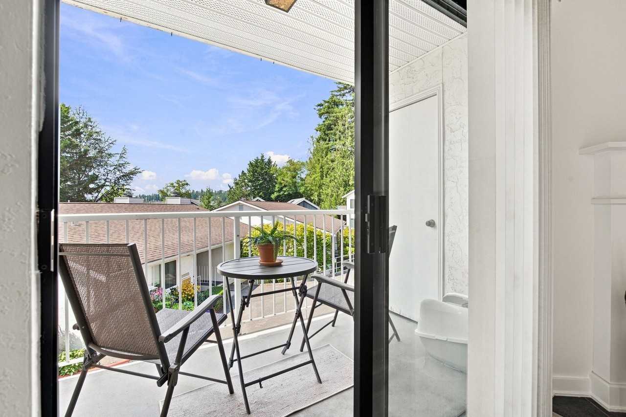 9926 Ne 116th St #302 - Photo 7 of 20