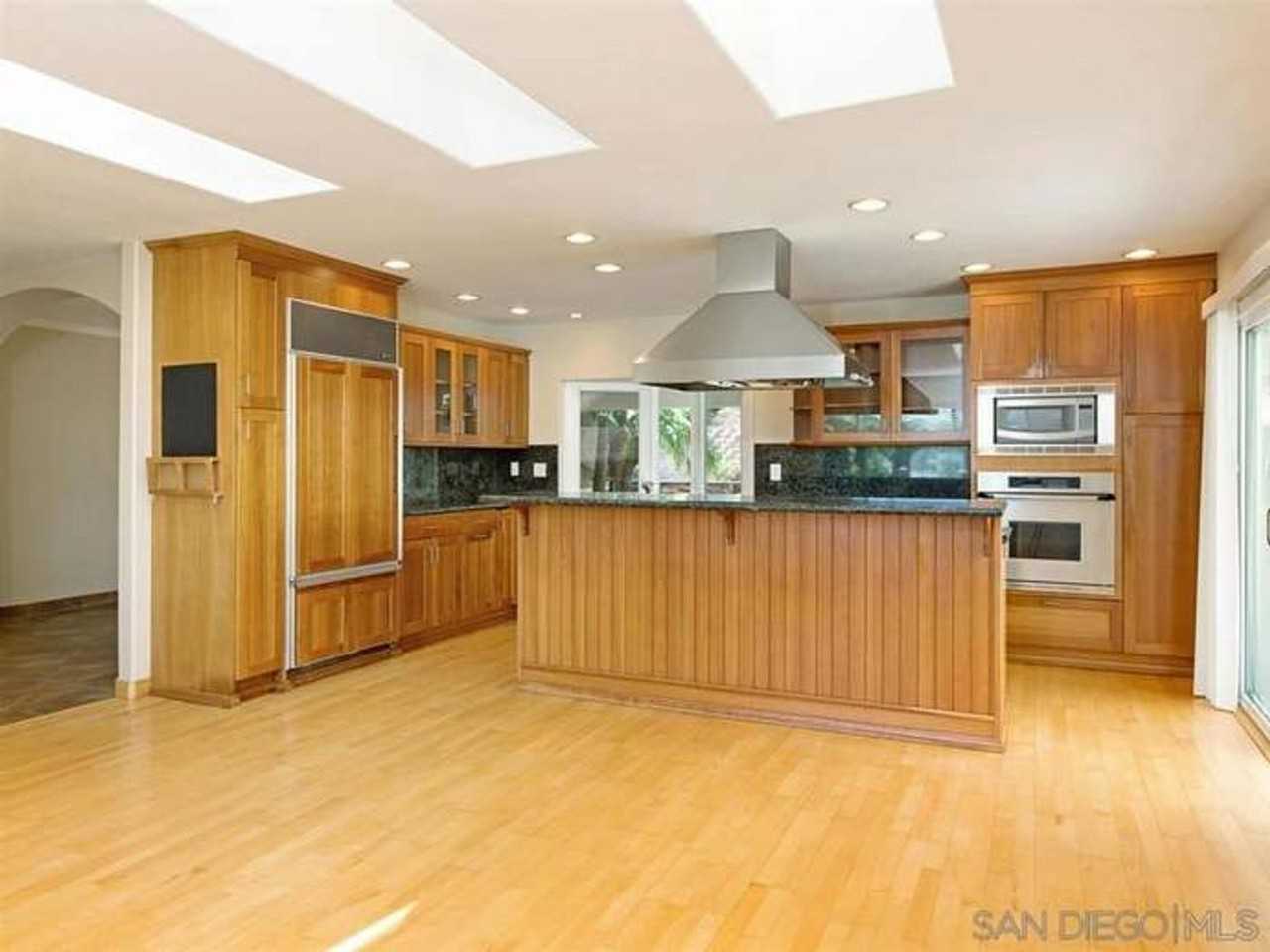 4810 Refugio Ave - Photo 5 of 25