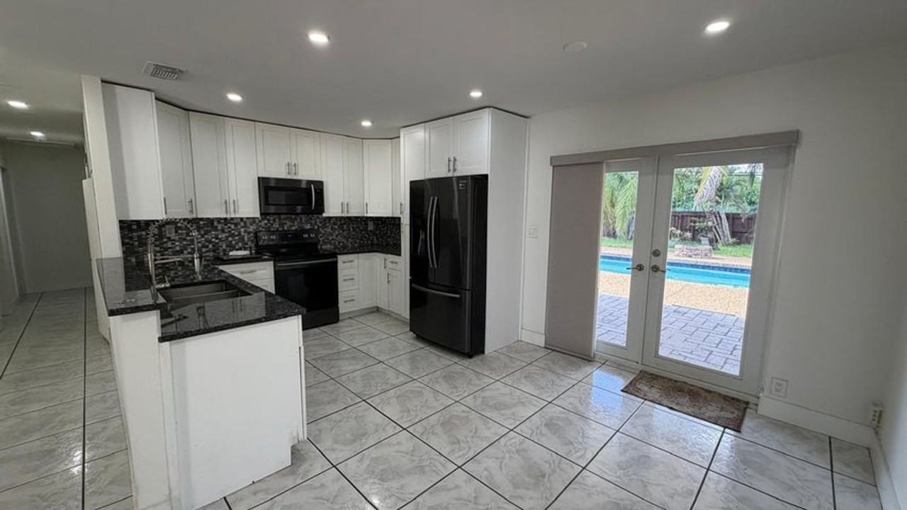 630 630 NE 23RD Court, Pompano Beach, FL 33064 - 5505 #5505 - Photo 2 of 14