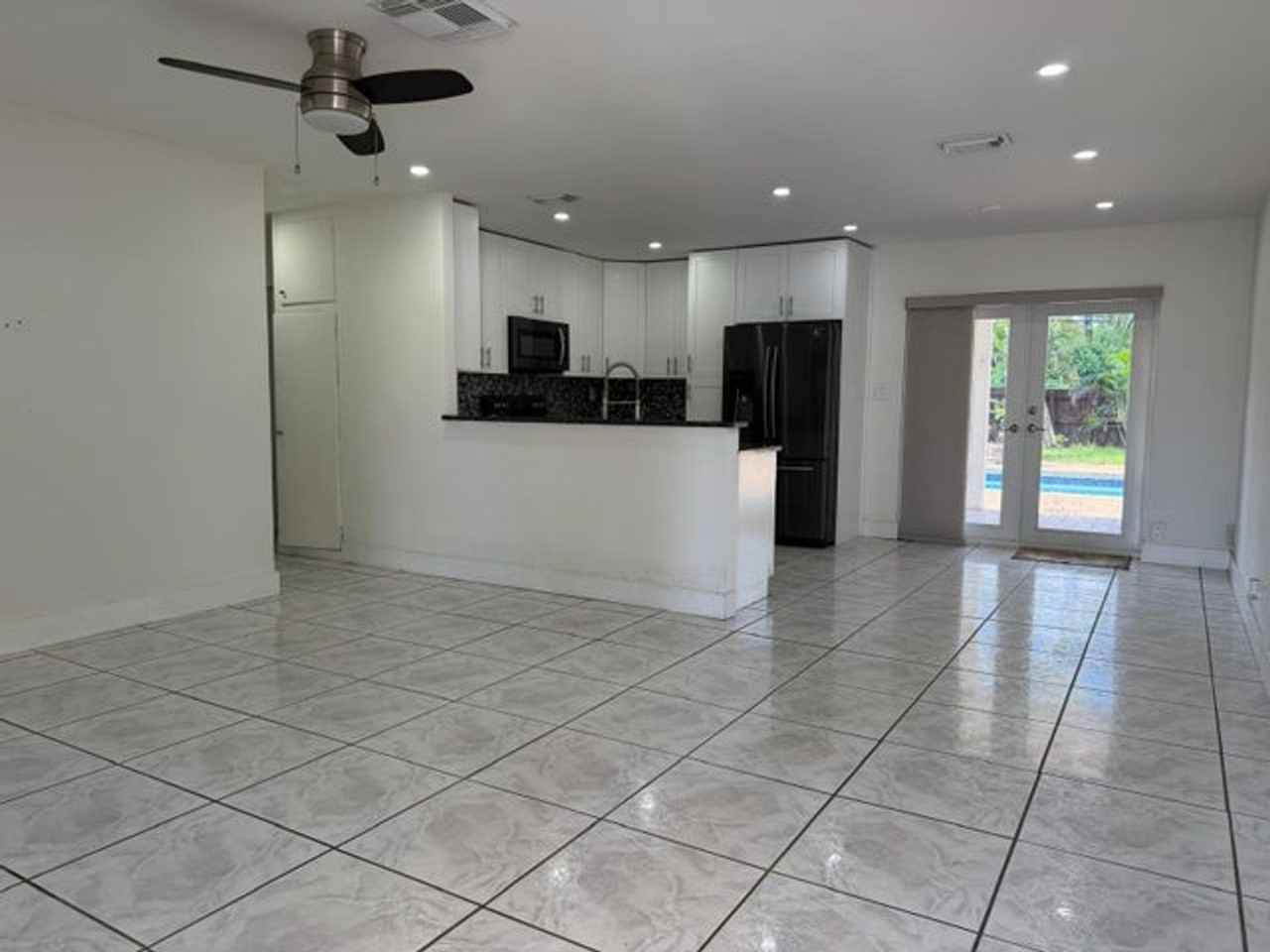 630 630 NE 23RD Court, Pompano Beach, FL 33064 - 5505 #5505 - Photo 3 of 14