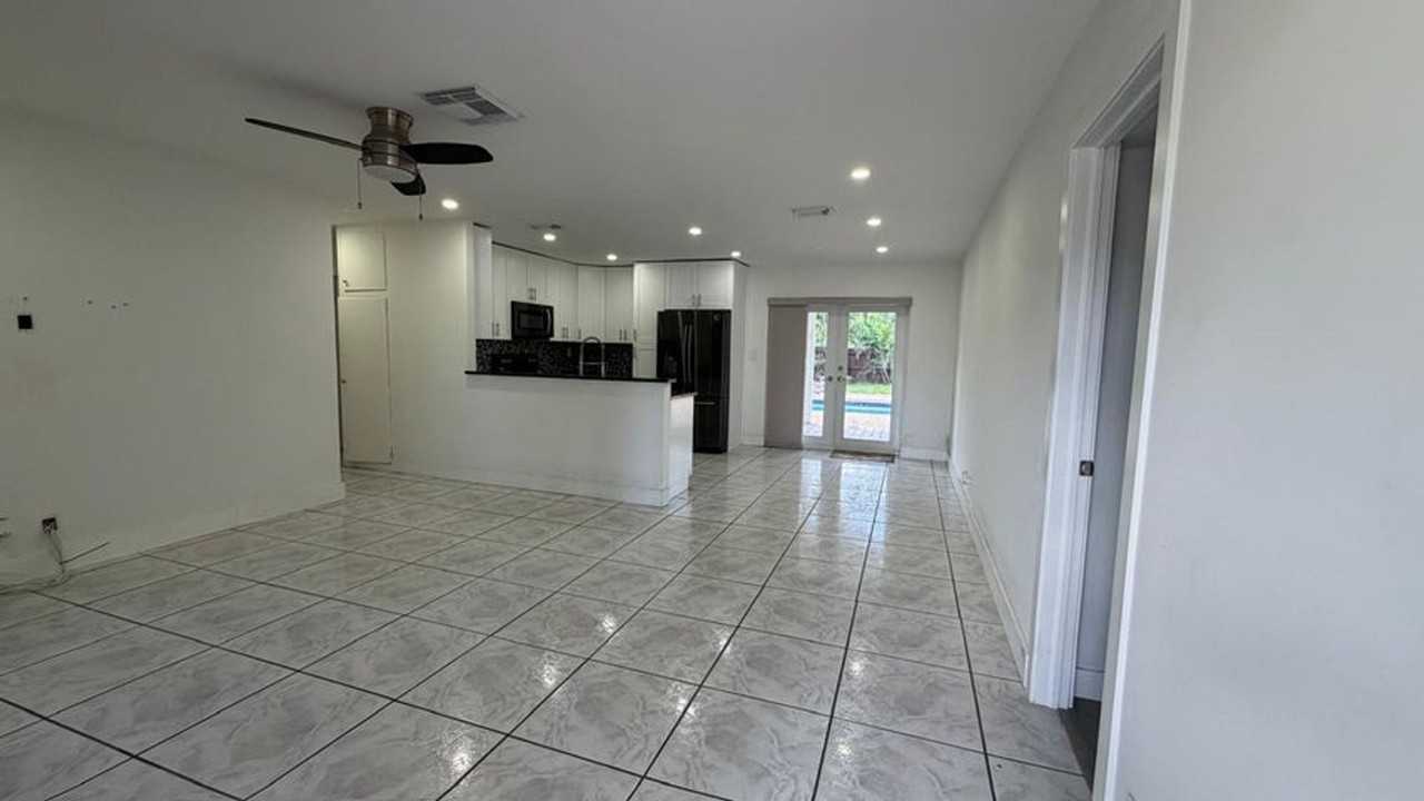 630 630 NE 23RD Court, Pompano Beach, FL 33064 - 5505 #5505 - Photo 4 of 14