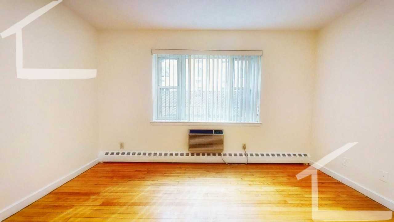 220 Babcock St - Photo 2 of 9