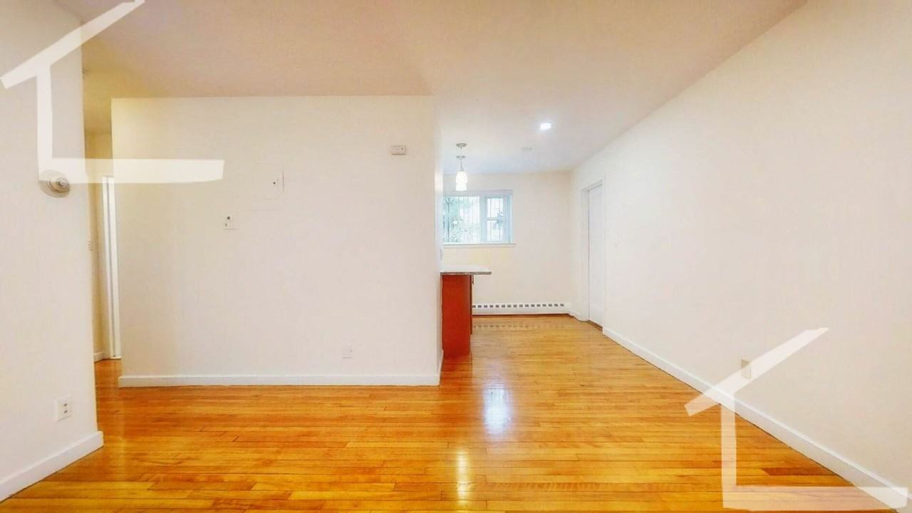 220 Babcock St - Photo 3 of 9