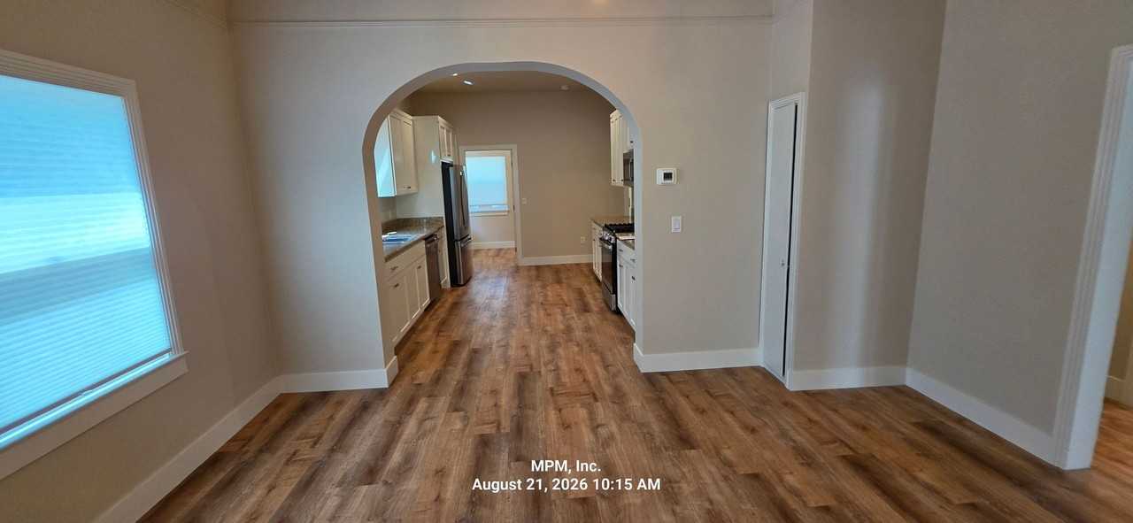 1533 Vine St - Photo 5 of 38