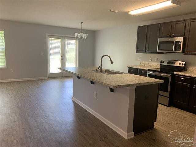 2127 Waltham St - Photo 7 of 50