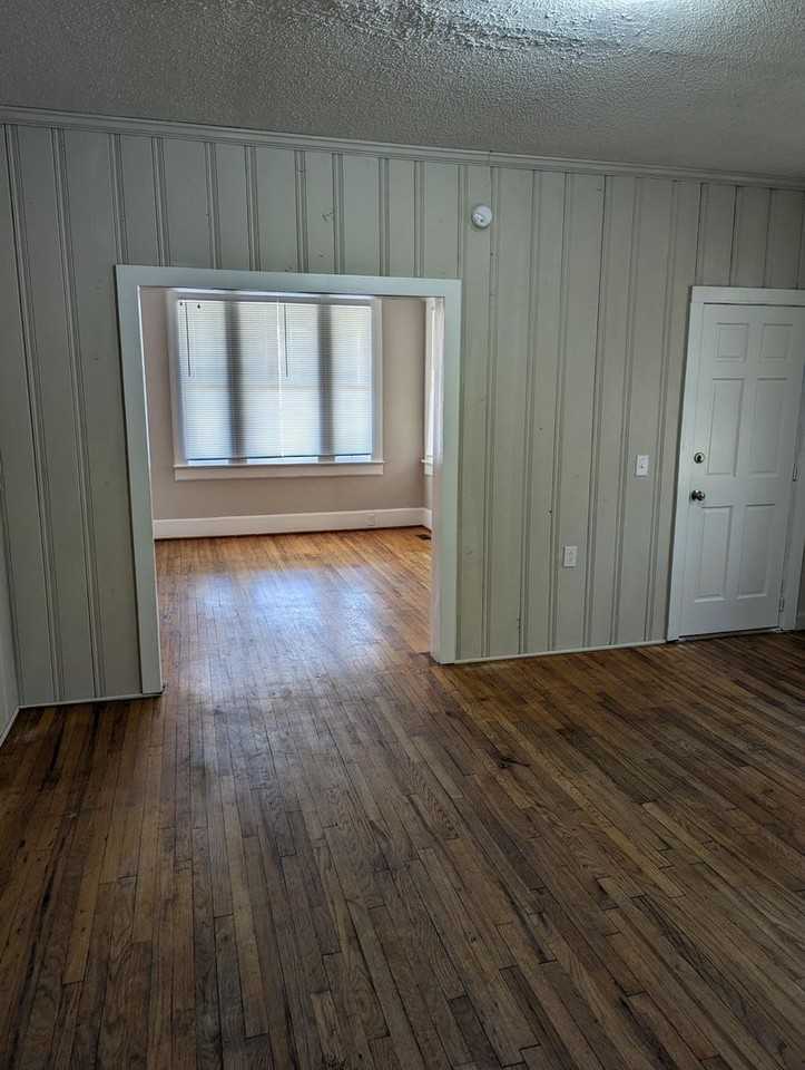 7201 Middle St - Photo 4 of 13