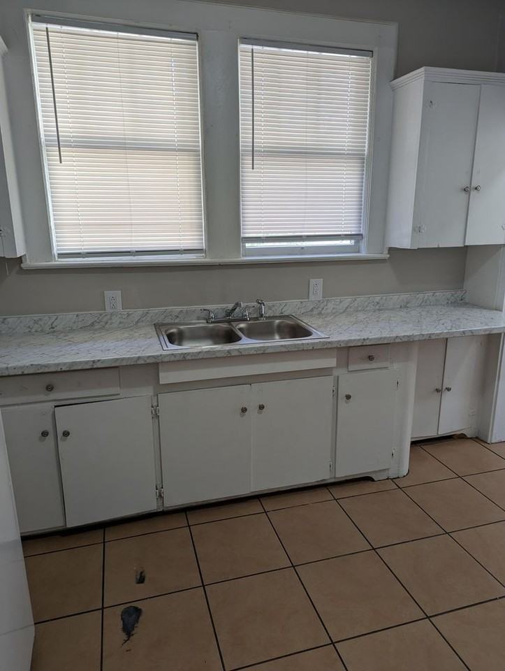 7201 Middle St - Photo 6 of 13