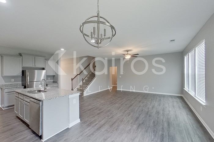 101 Silver Maple Ln - Photo 7 of 27