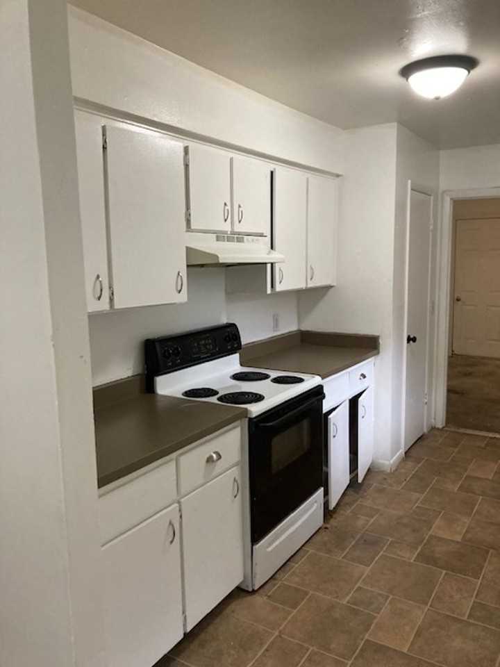 1445 Hamilton Ave - Photo 5 of 15