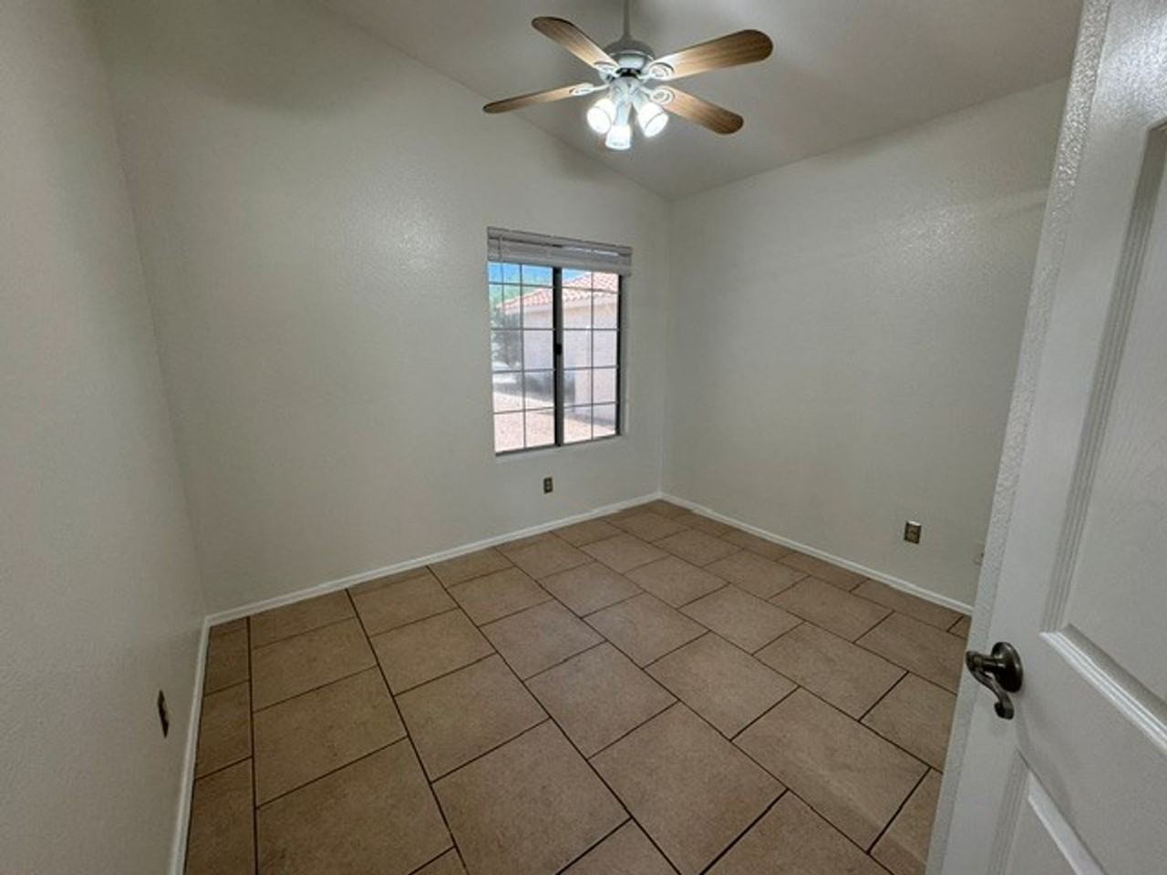 14406 S 43rd St - Photo 4 of 22