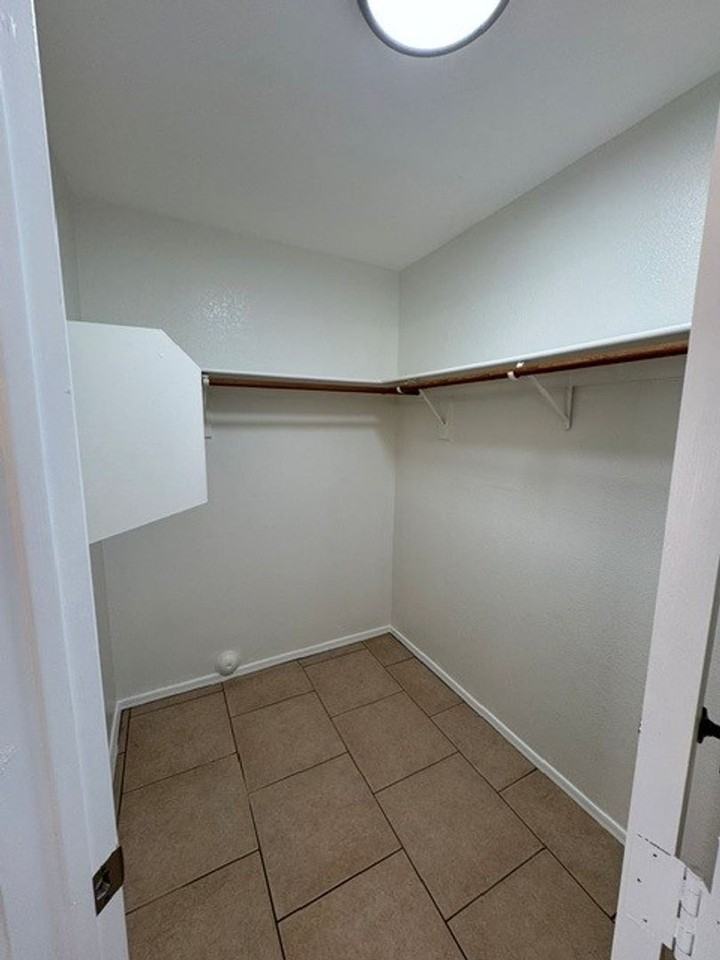 14406 S 43rd St - Photo 5 of 22