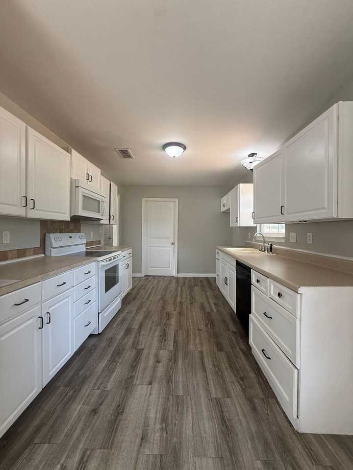 3219 W Latoka St - Photo 7 of 13