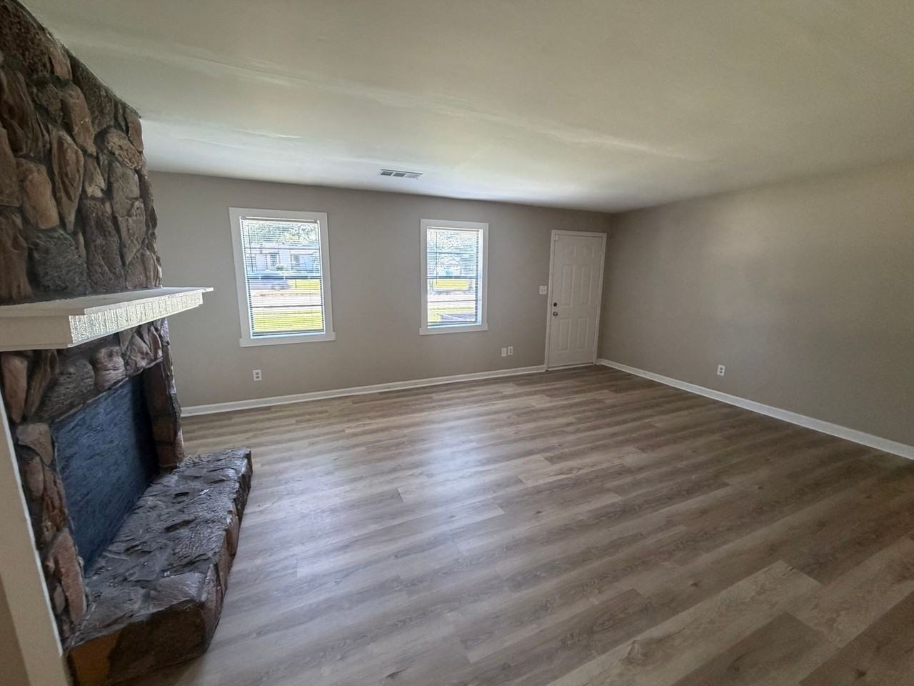 4125 Annistown Rd - Photo 5 of 17