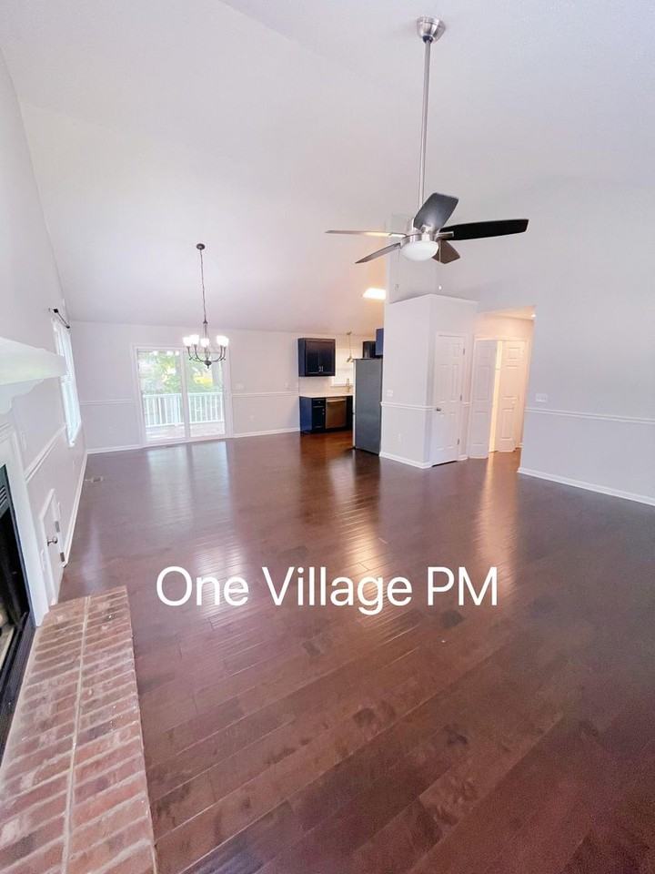 3322 Nantuckett Ave - Photo 6 of 22