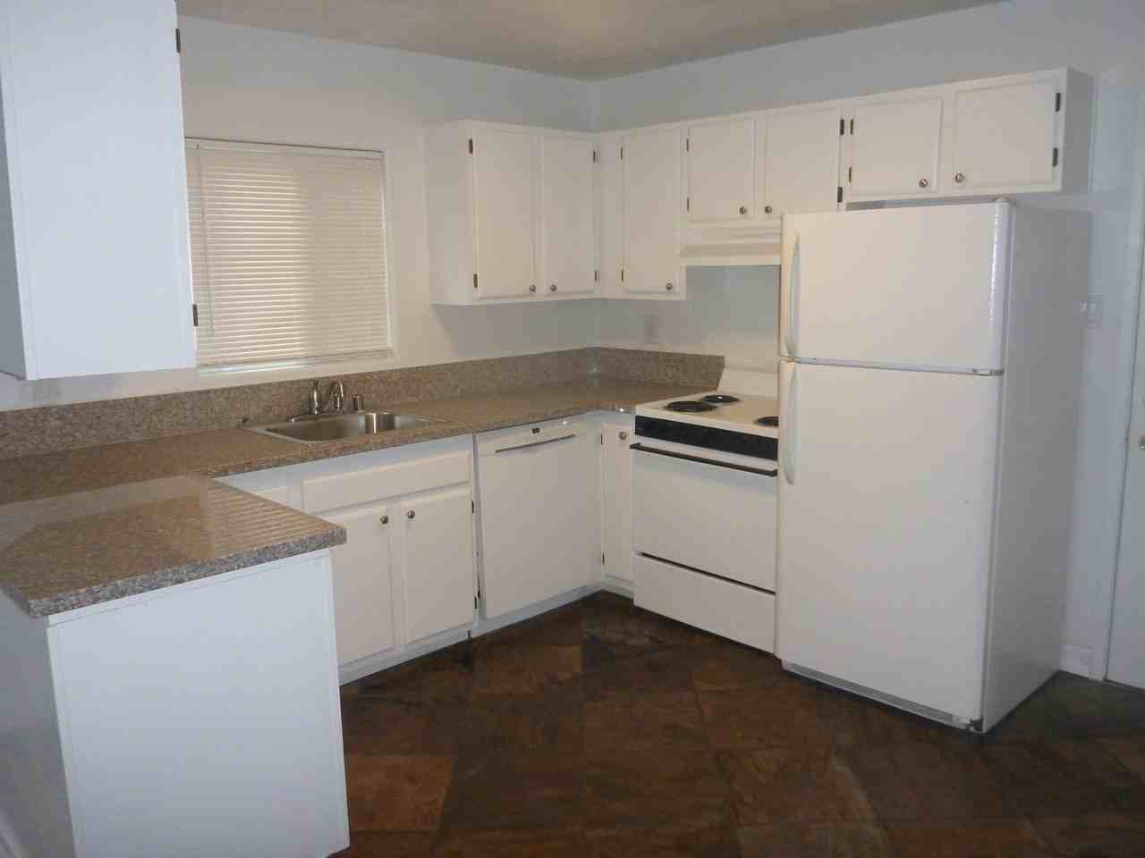 810 Alder Ave - Photo 3 of 11