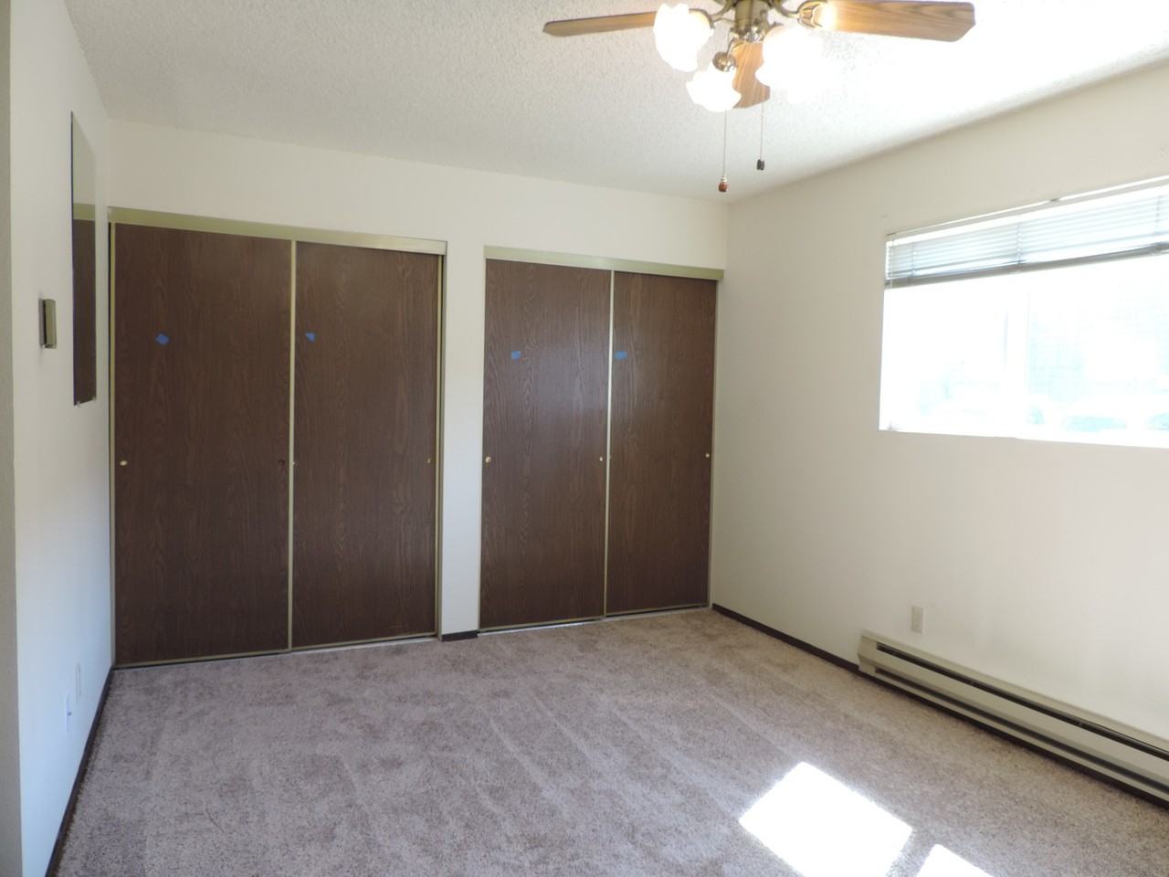 1622 E 9th St - Photo 7 of 9
