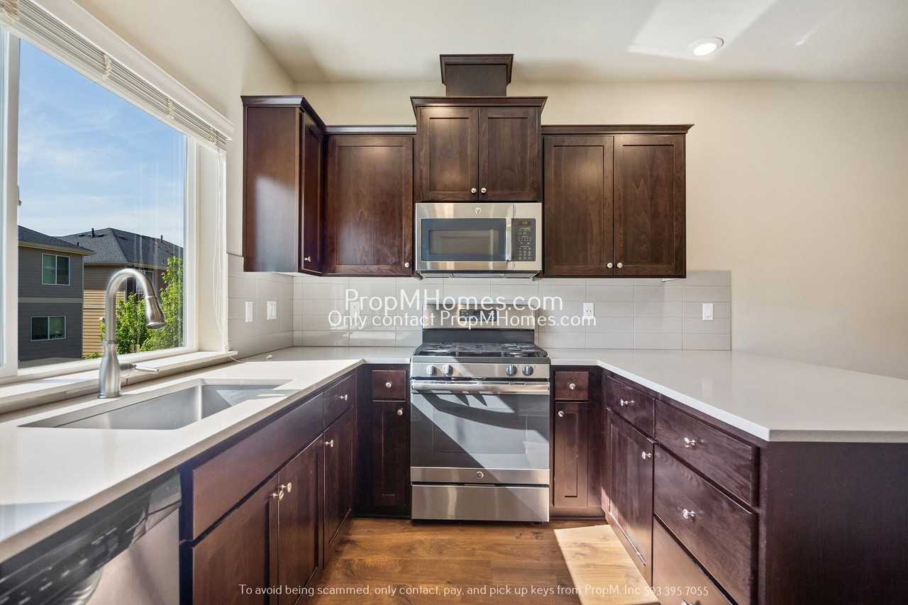 441 Ne Tork Pl - Photo 5 of 20