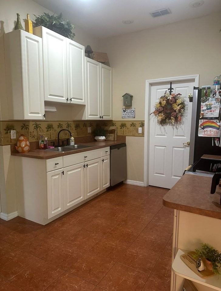 2737 Tottenham Dr - Photo 4 of 20