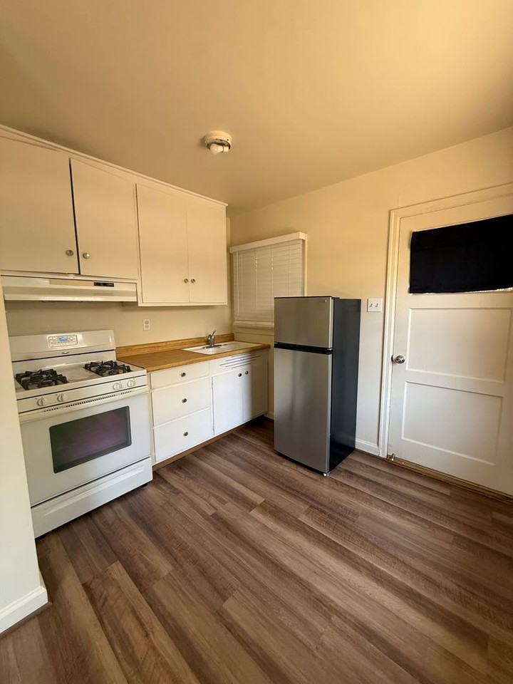 577 Curtin Ln - Photo 6 of 14