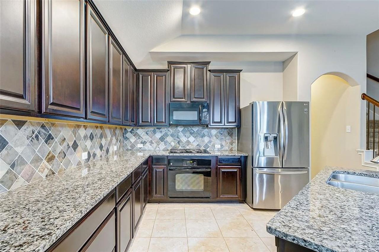 9419 Sparrow Creek Ct - Photo 3 of 16