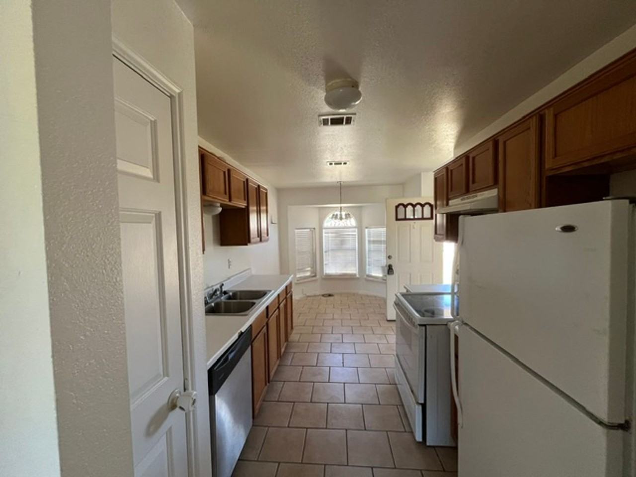 3414 Crescent Dr - Photo 3 of 10