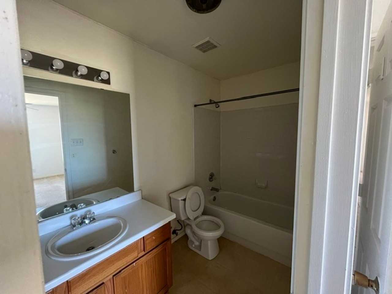 3414 Crescent Dr - Photo 6 of 10