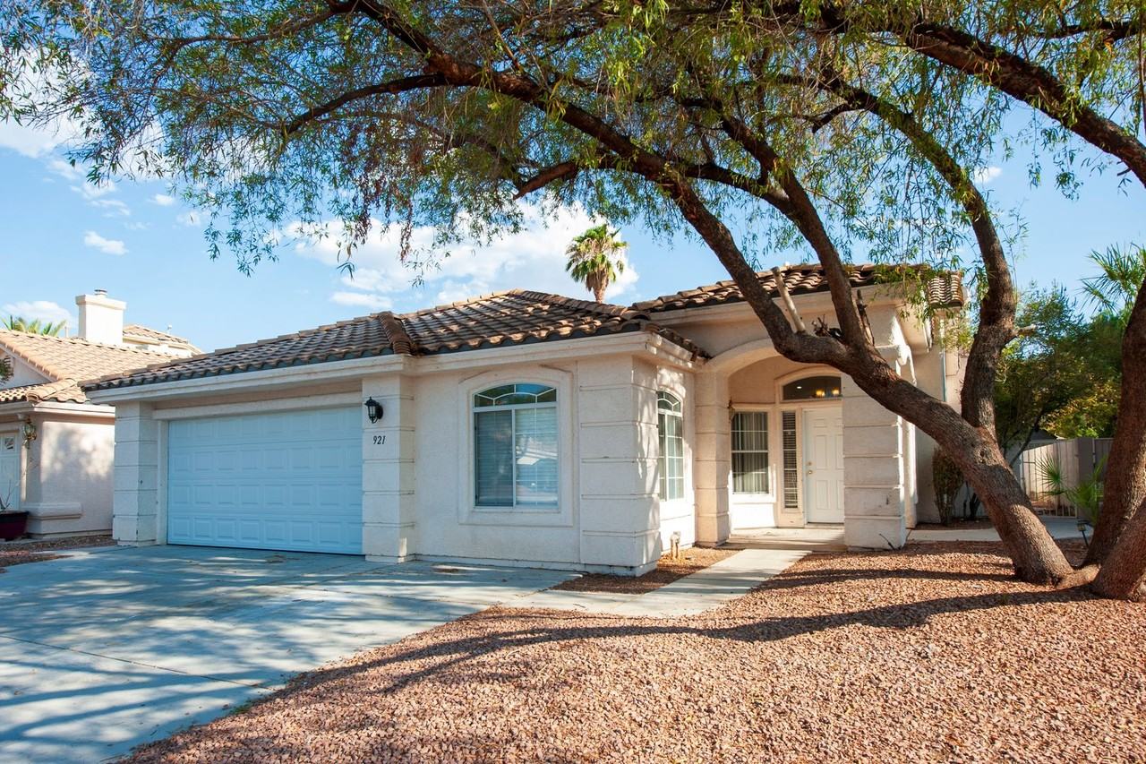 921 English Heather Dr - Photo 2 of 26