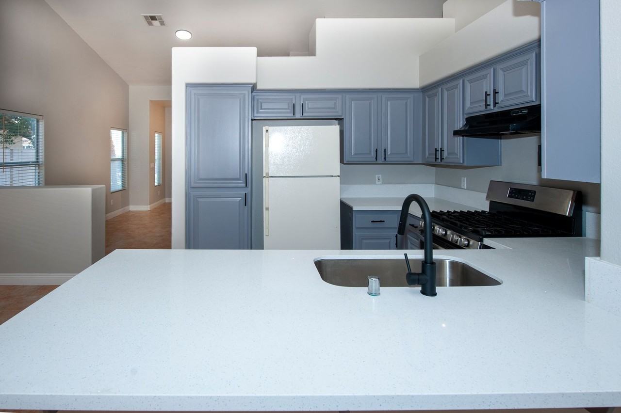 921 English Heather Dr - Photo 5 of 26