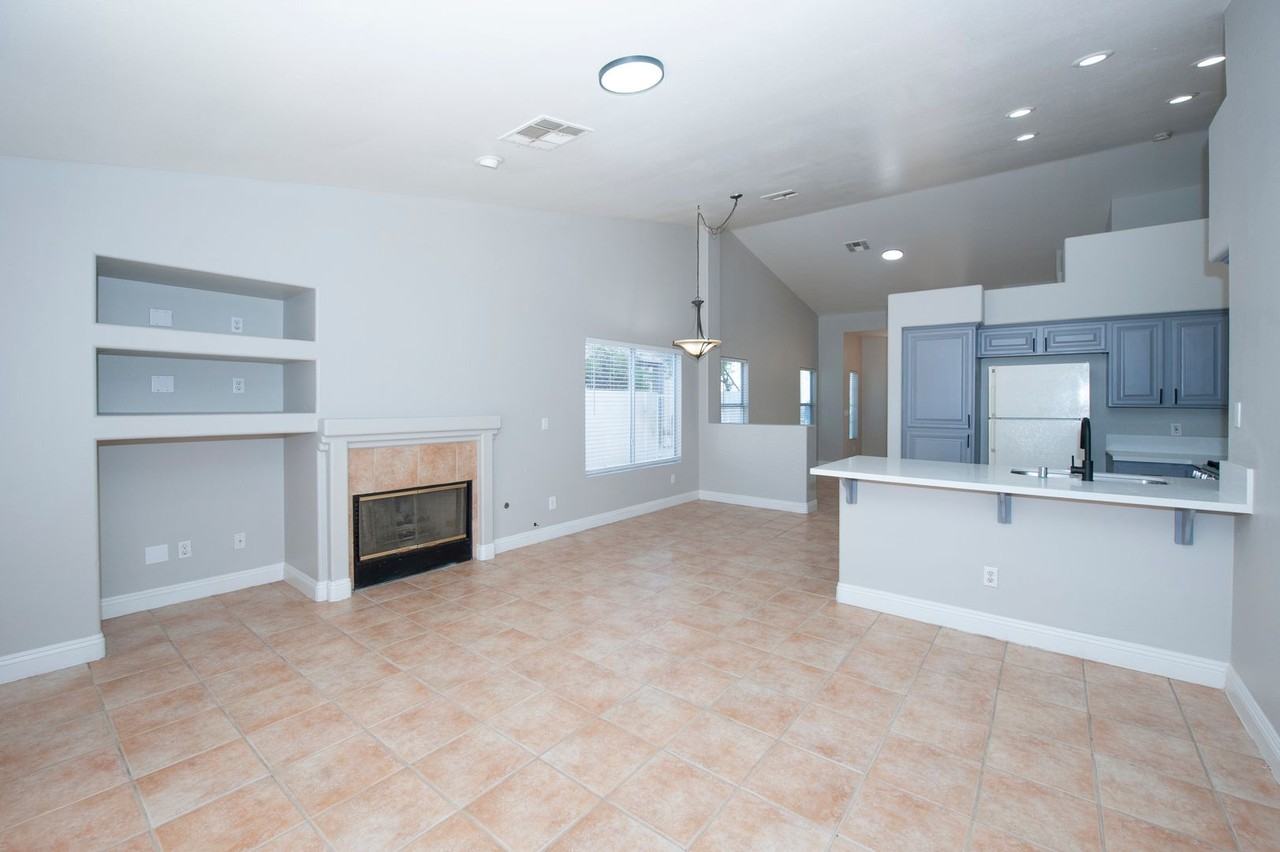 921 English Heather Dr - Photo 7 of 26