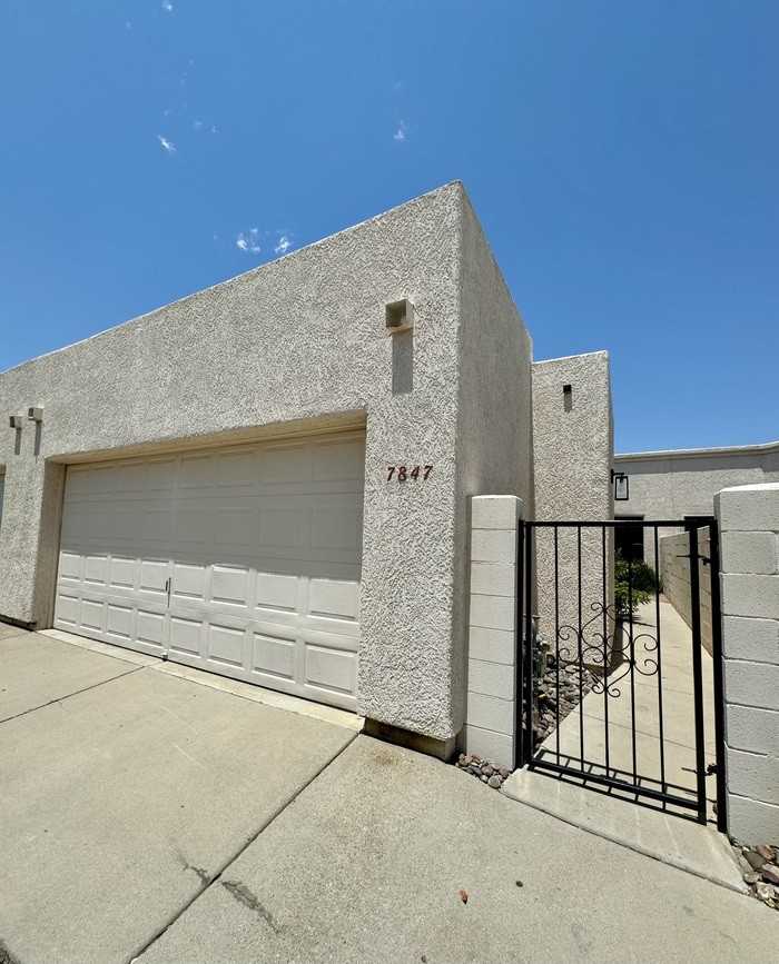 7847 E Roget Dr - Photo 2 of 26