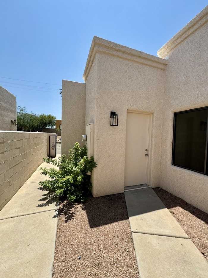 7847 E Roget Dr - Photo 5 of 26