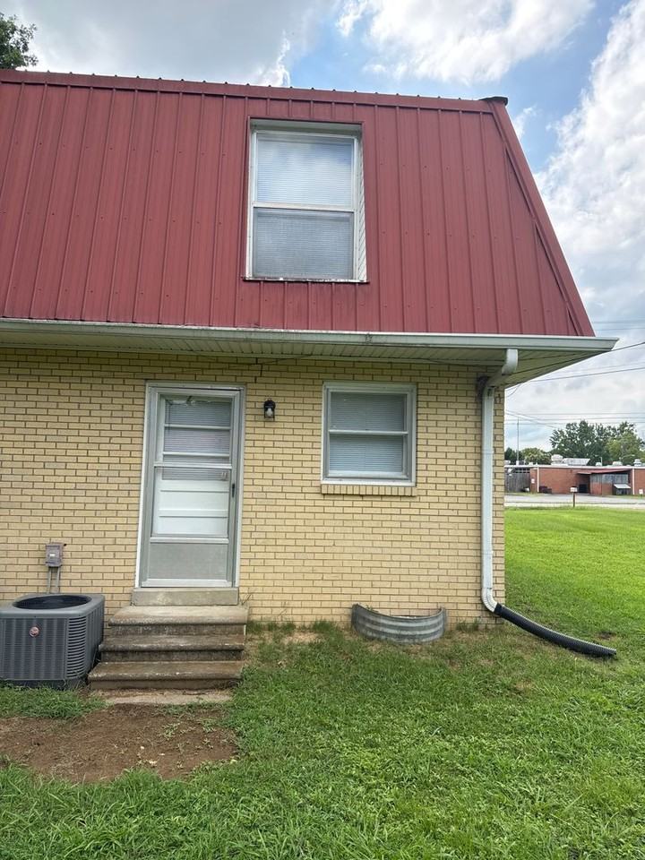 523 Dawson Ln Apt A - Photo 3 of 11
