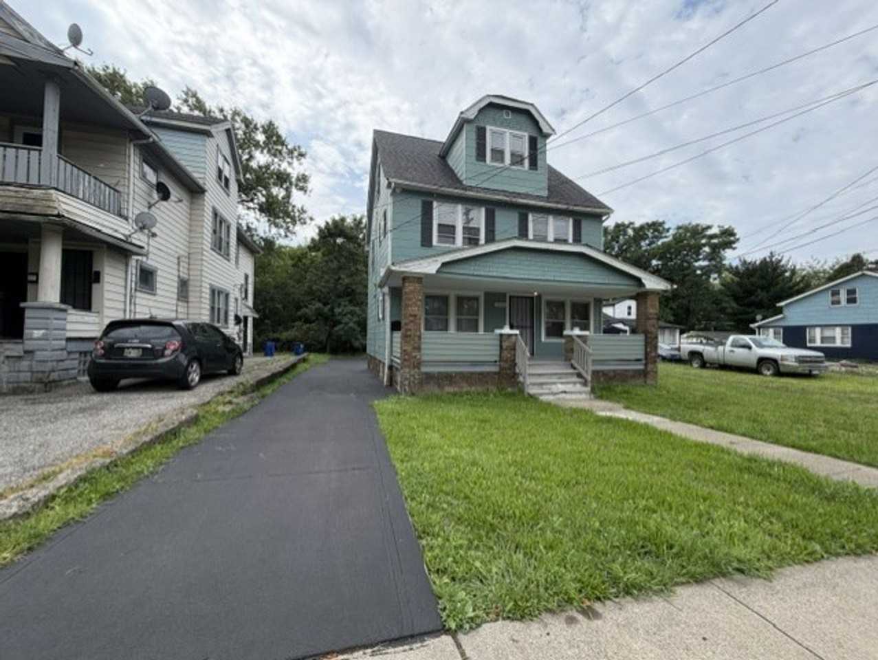 11402 Avon Ave - Photo 2 of 21